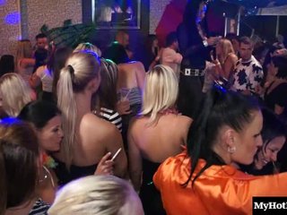 Clubbing is always better when spiced up with the cock sucking!