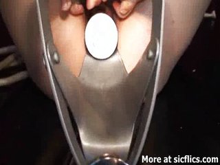 HUGE VAGINAL GAPING WITH HORSE SPECULUM DEVIC